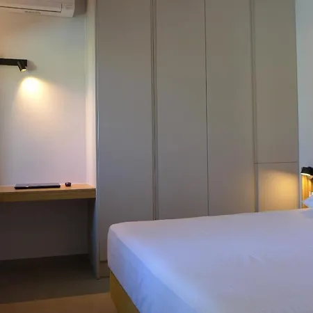 Caltabania Áyios Nikítas